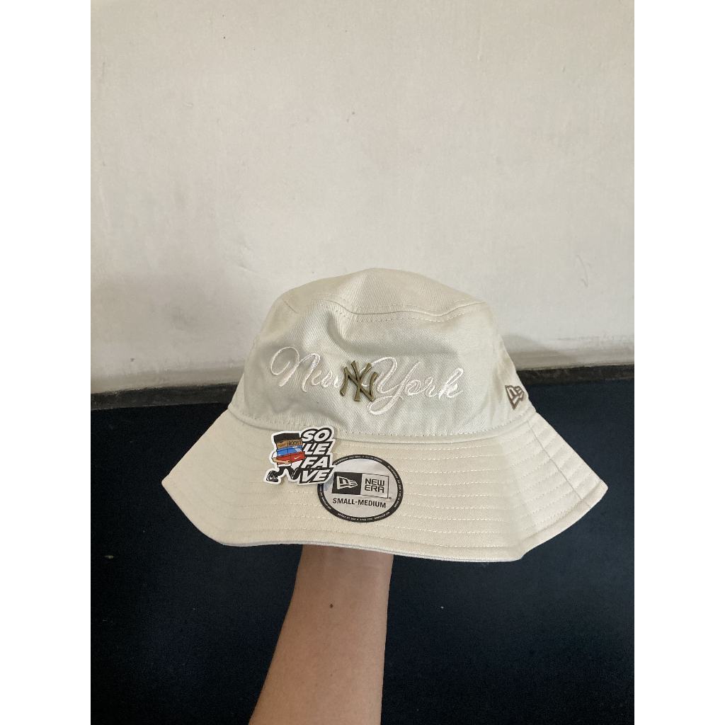 TOPI NE x MLB NY YANKEES METAL LOGO BEIGE ORIGINAL NO BOX