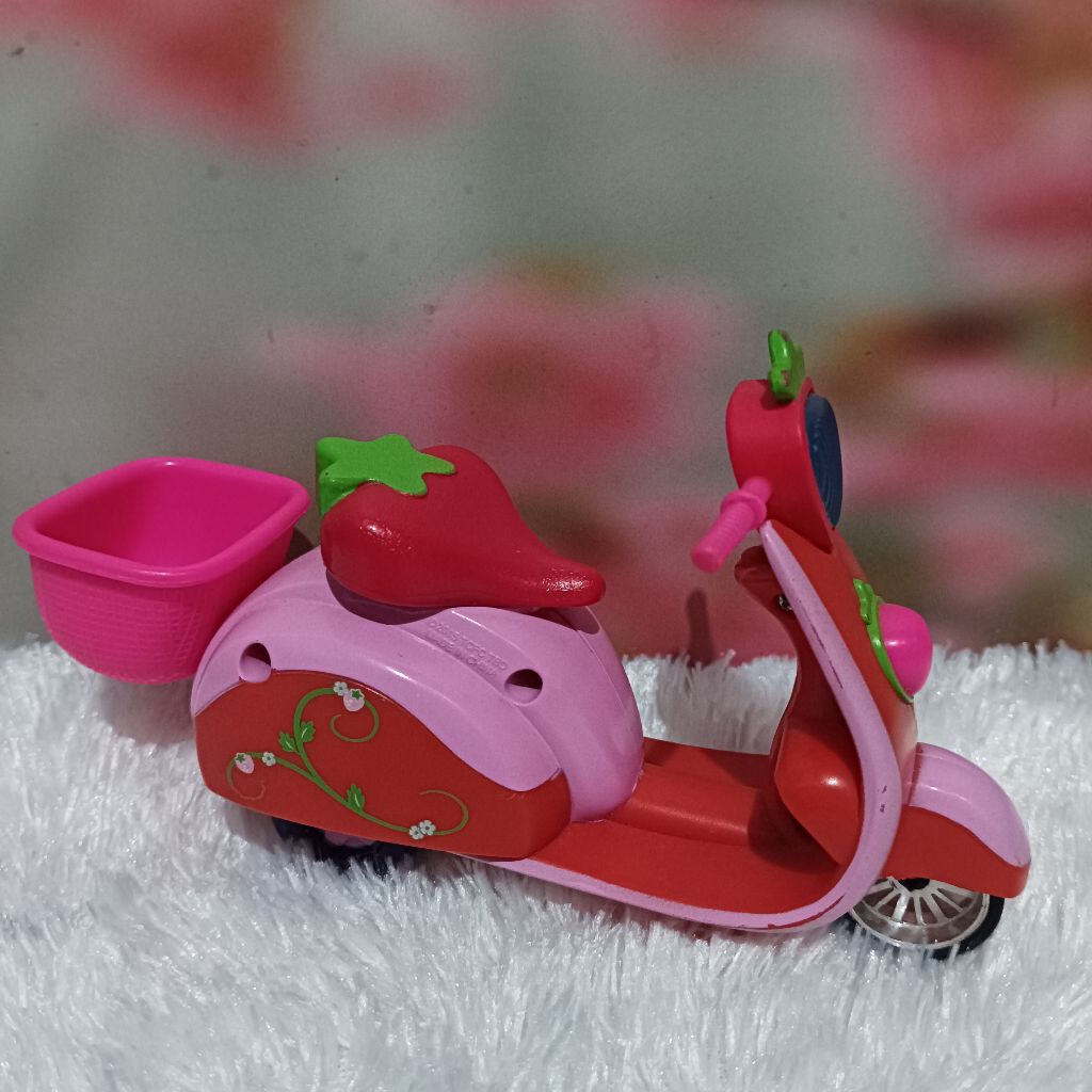 Strawberry Shortcake Scooter Vintage Preloved
