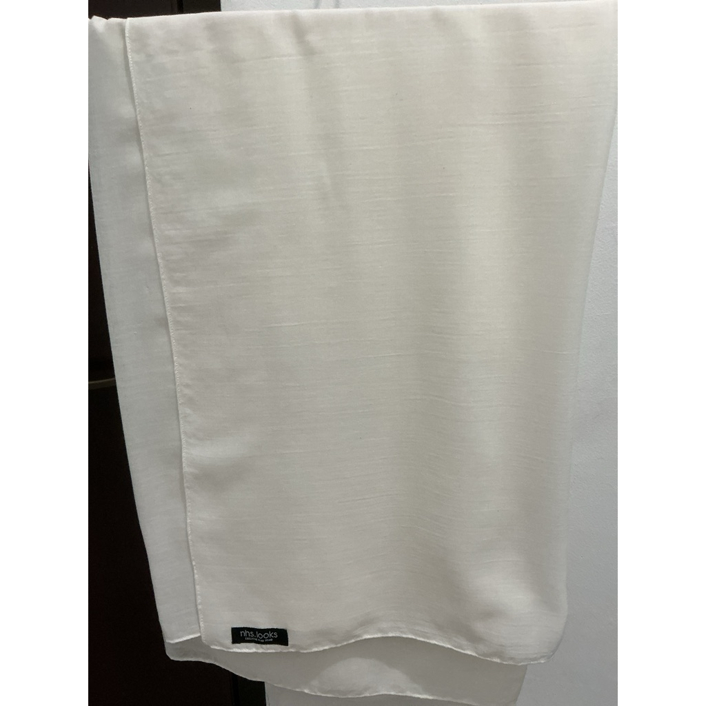 preloved NHS.looks hijab square broken white
