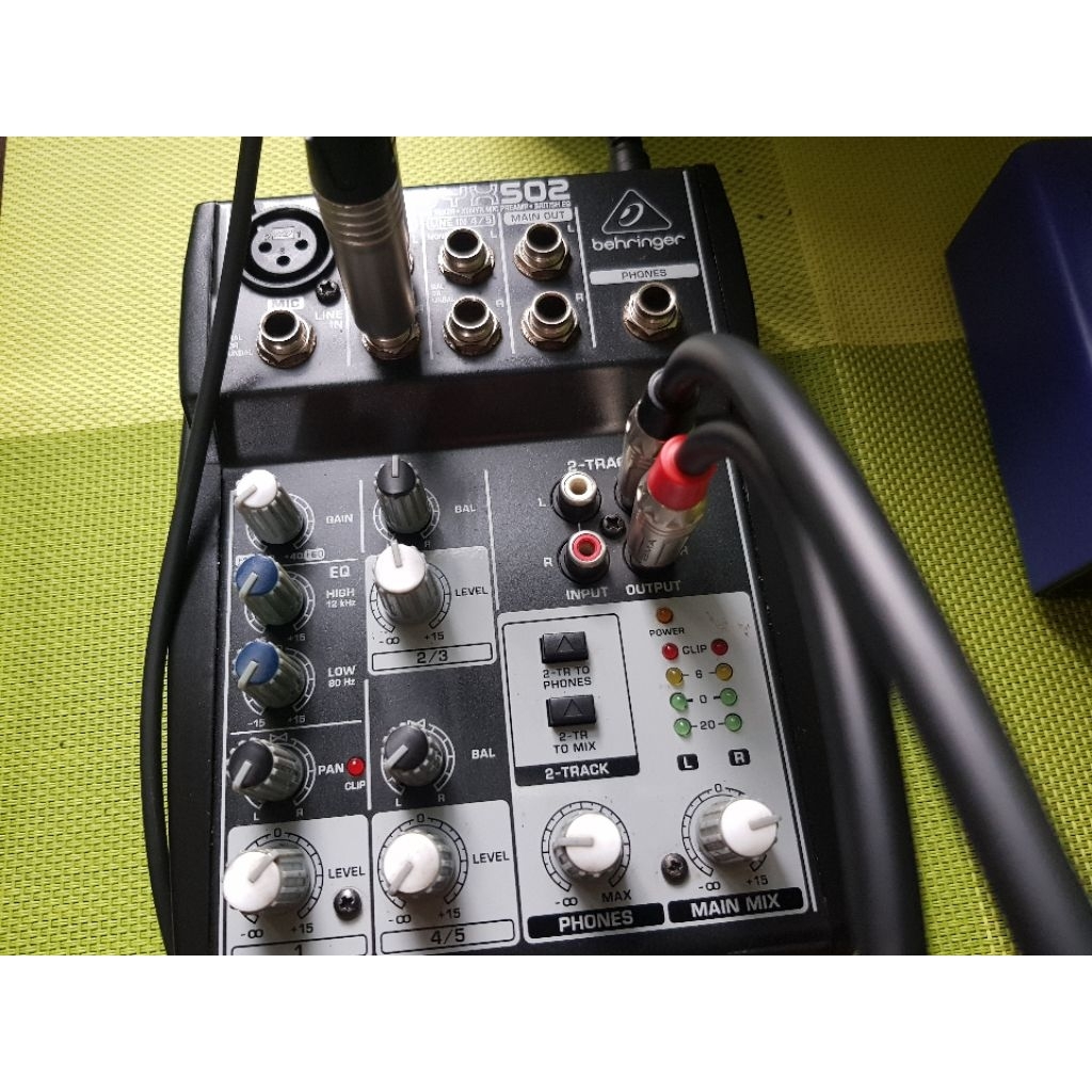 mixer behringer xenyx 502