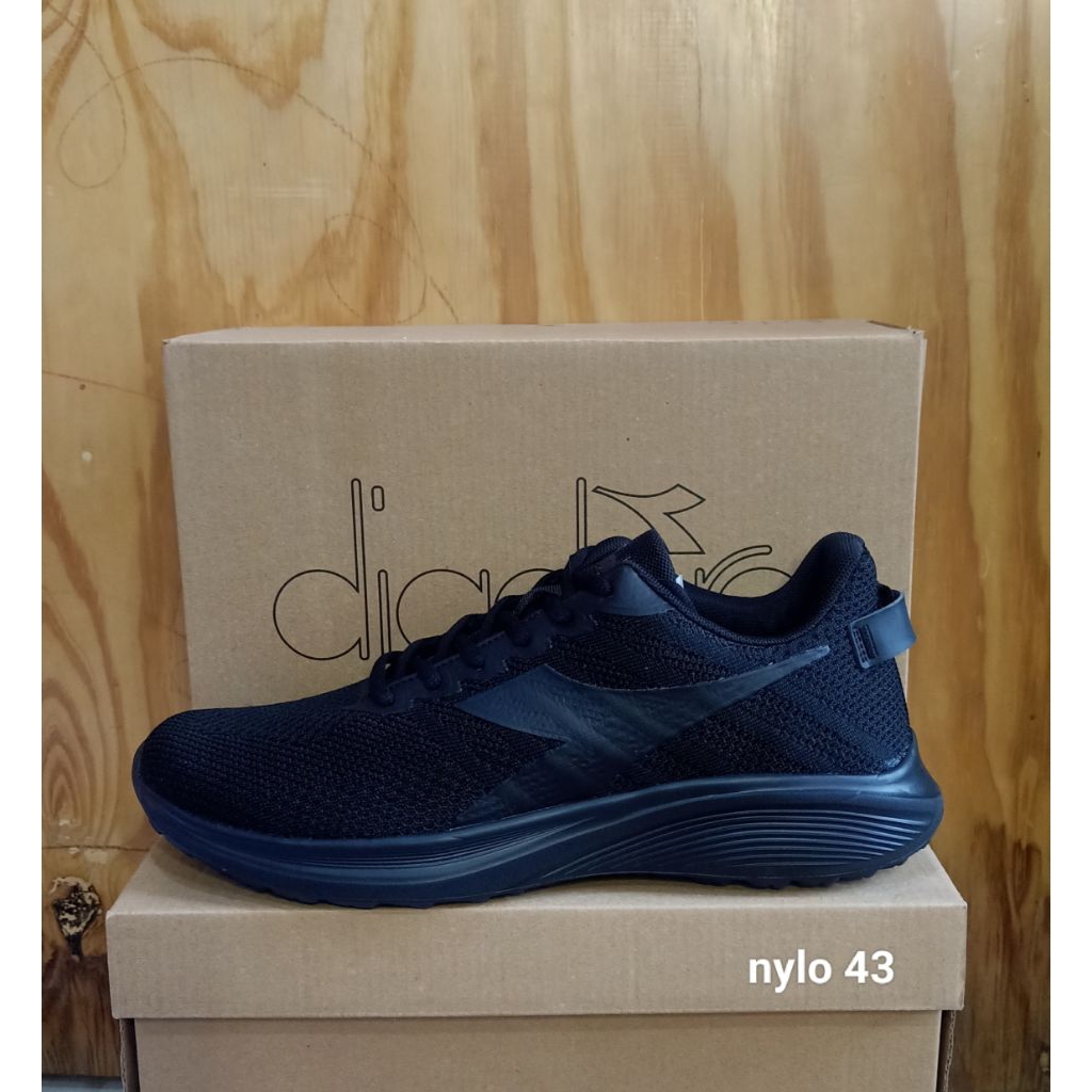 diadora full black size 43