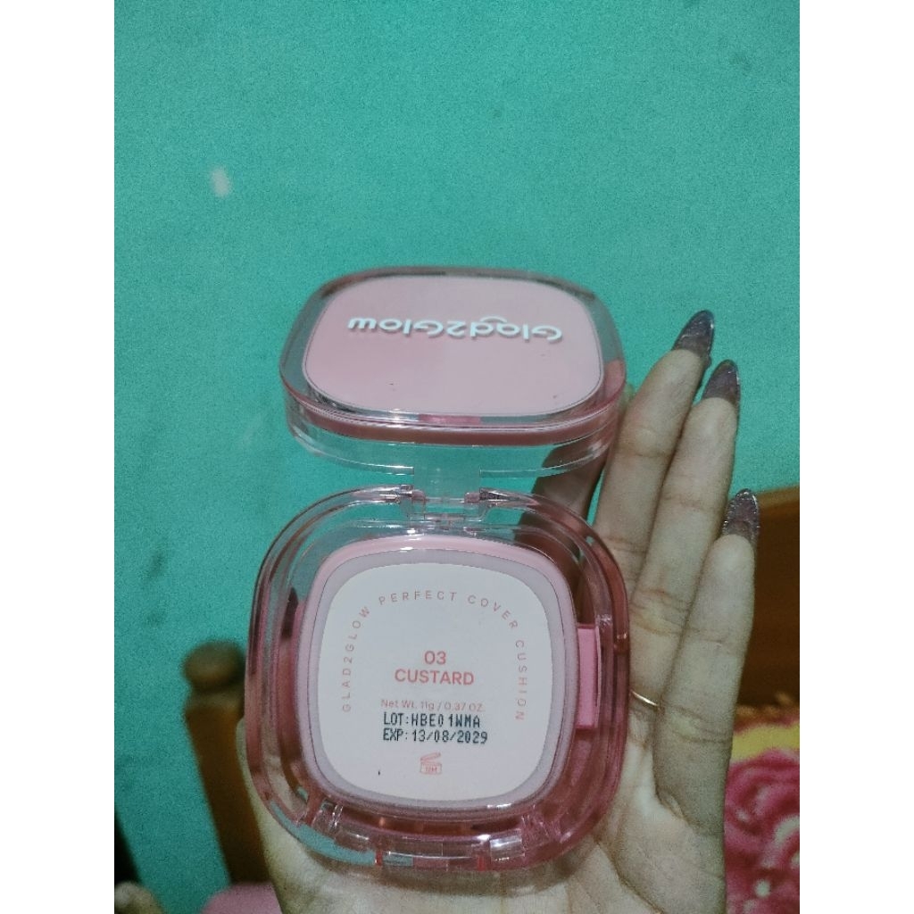 cushion glad2glow custard