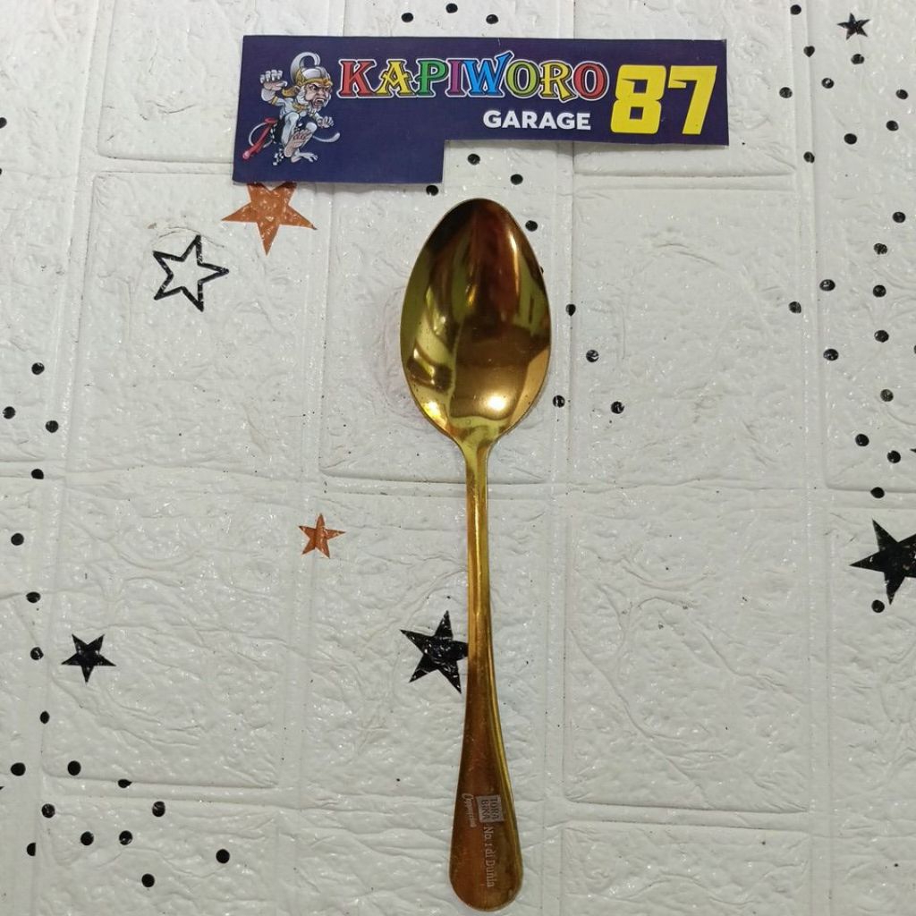 sendok makan berwarna emas (gold) bahan stainless steel