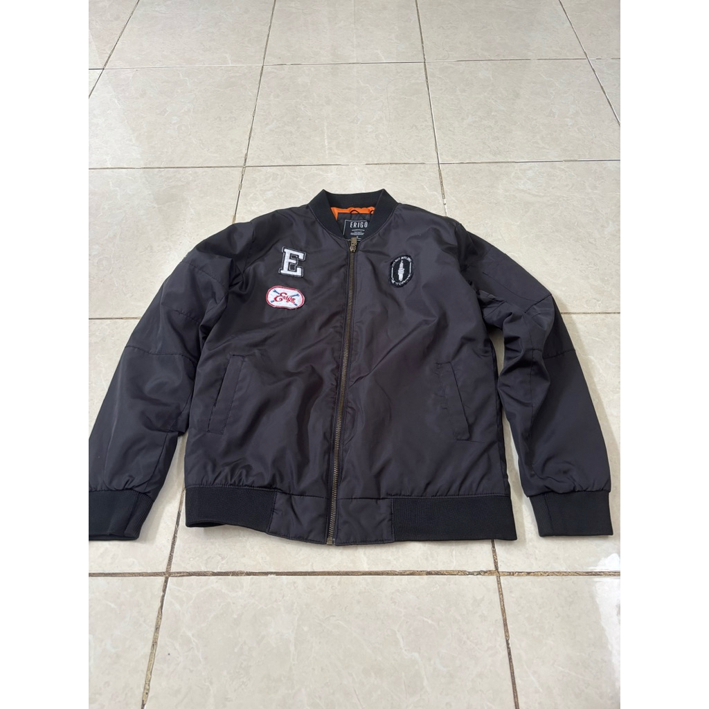 Second Jacket Bomber Erigo Black Ori (S) Lebar pinggang 43 cm Lebar dada, 46.5 cm, Panjang pakaian 6