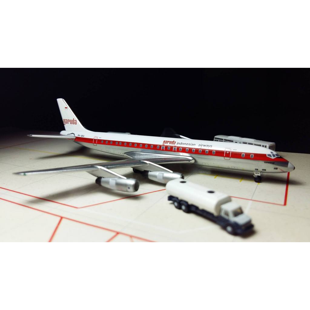 Diecast Pesawat Garuda Indonesia - Douglas DC-8-55 rego PK-GEA with "1970's - Straight Cheatline" Co