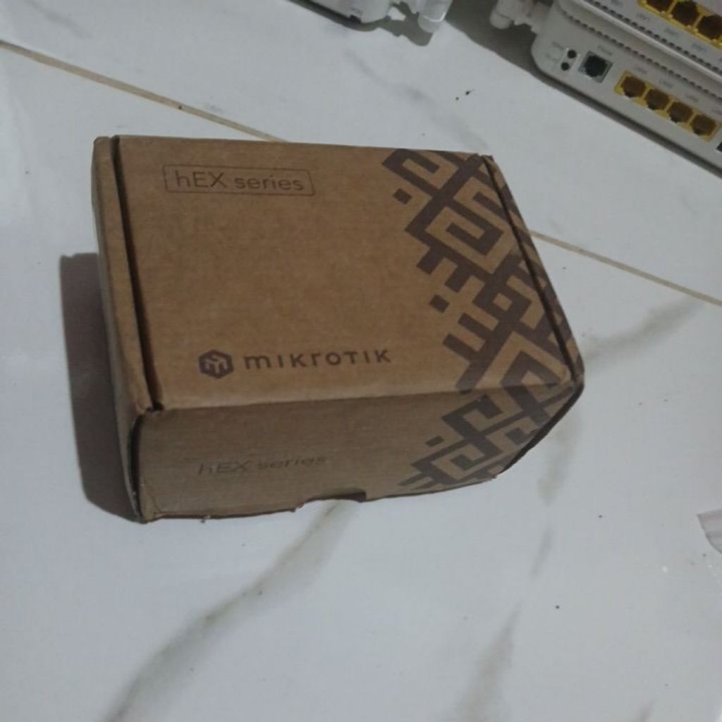 Mikrotik RB 750 Gr3 baru