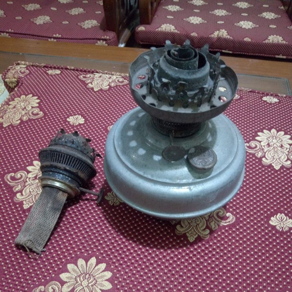 lampu gantung minyak antik jadul vintage kuningan lapis timah