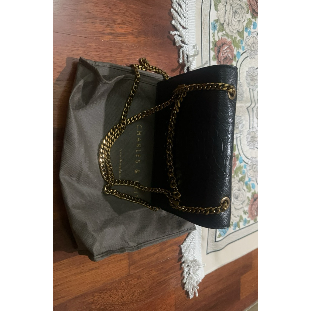 Preloved tas Charles & Keith