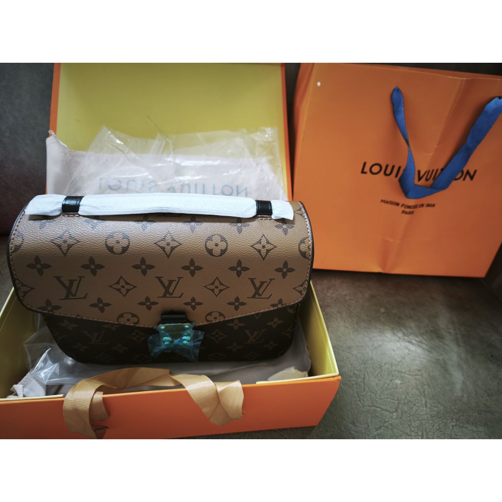 Tas Tangan Wanita Jinjing Selempang LV Kulit