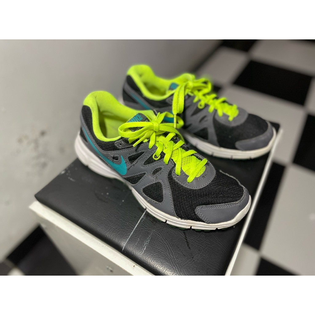 SEPATU SPORT NIKE