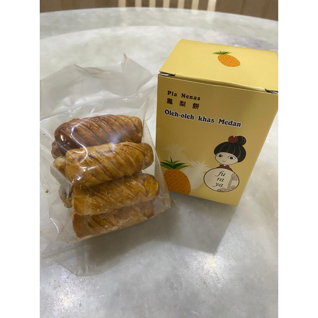 FURAYA PIA NANAS OLEH OLEH KHAS MEDAN