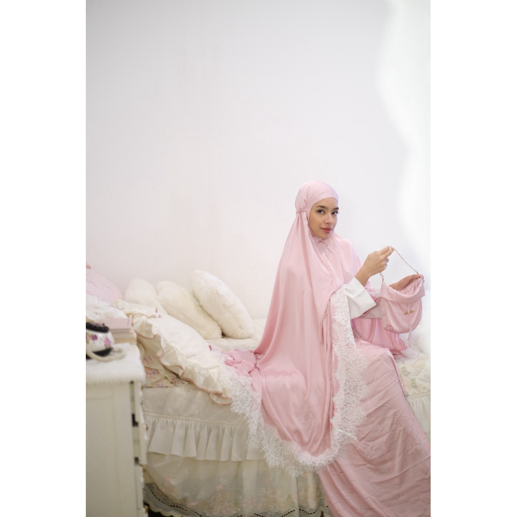 Mukena Seraya / Mukena silk / Mukena Premium / Mukena renda premium / hampers mukena / hampers lebar