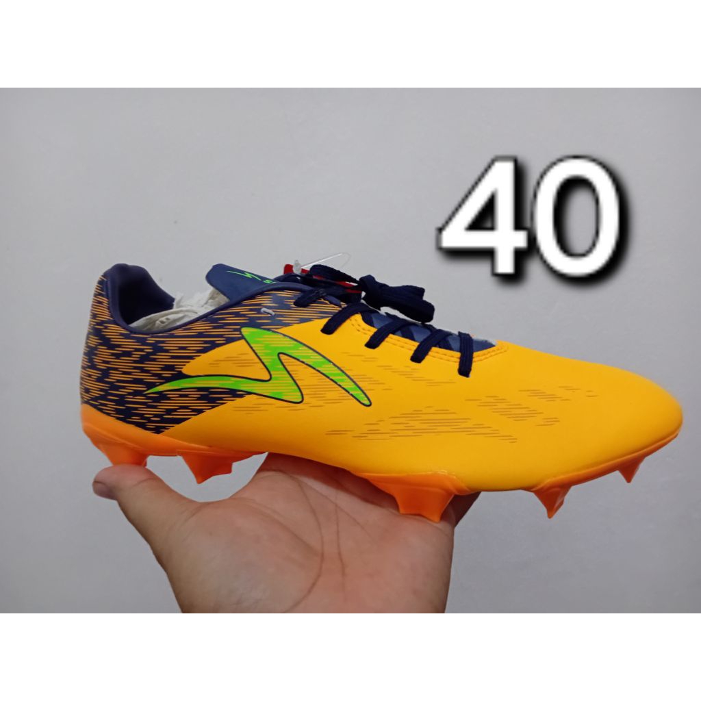 Sepatu bola specs alpha pro size 40