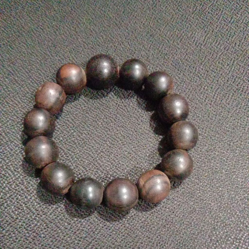 Gelang Kayu Cendana Hitam 13mm 14butir Sulawesi