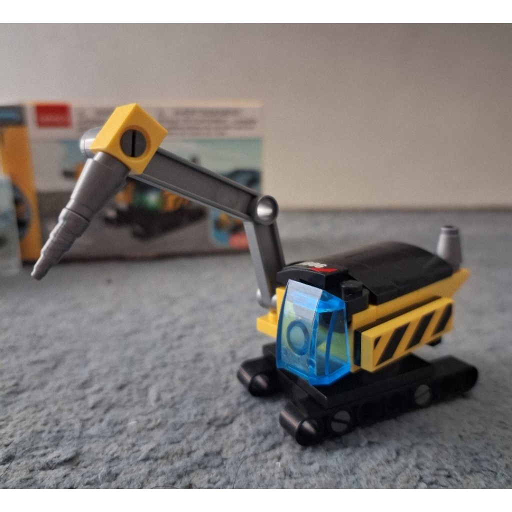 Mainan Lego Miniso Building Blocks "Drilling Vehicle"