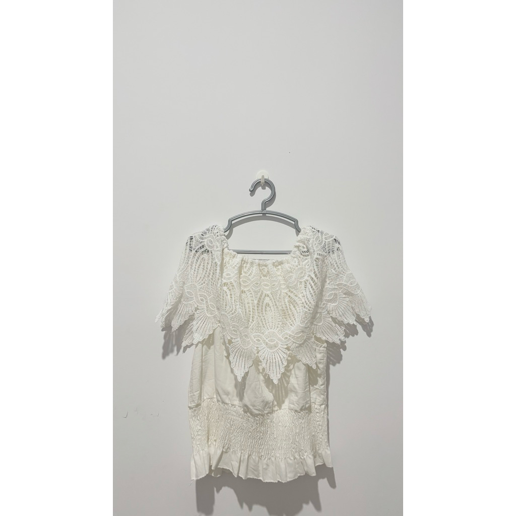 Atasan Sabrina Lace Brokat Premium / Blouse Putih Off-Shoulder Korean Style