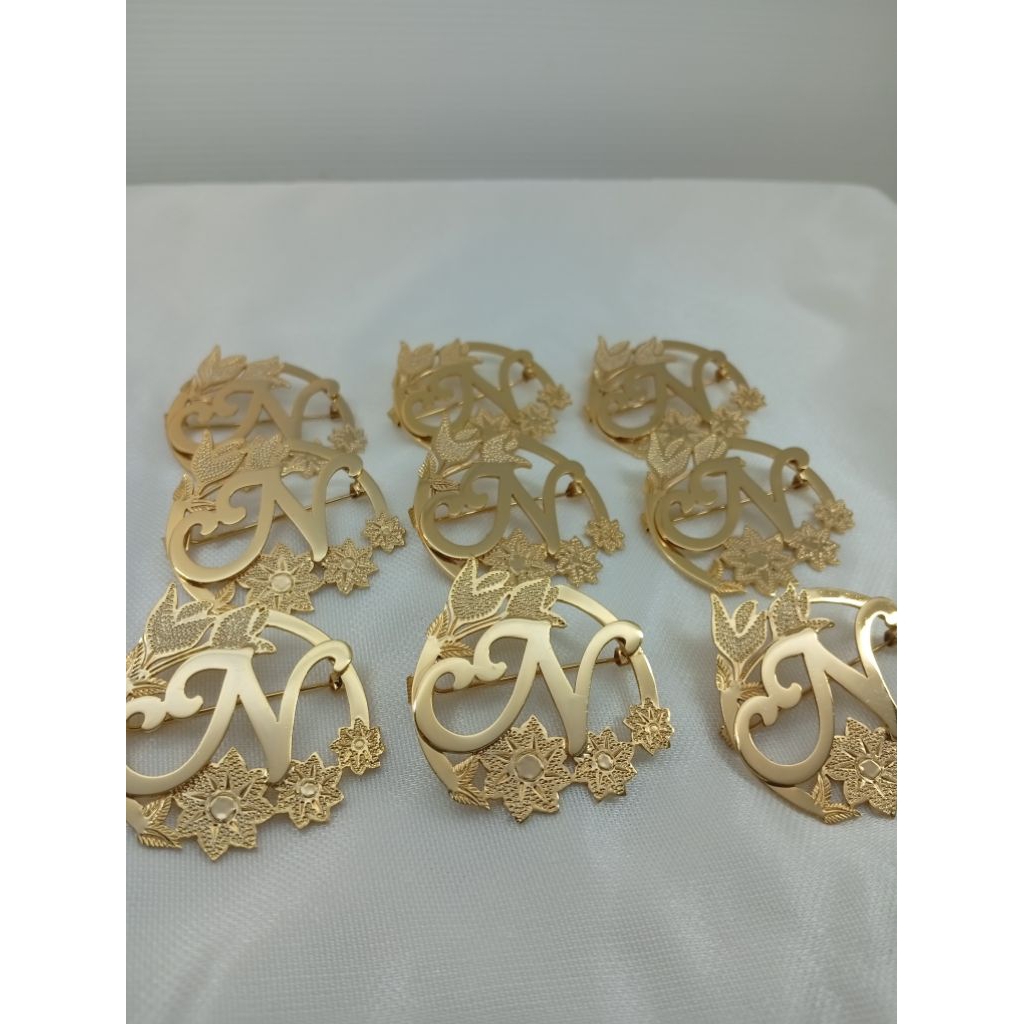 pin bros inisial nama,custom titanium lapis emas pin bros guru