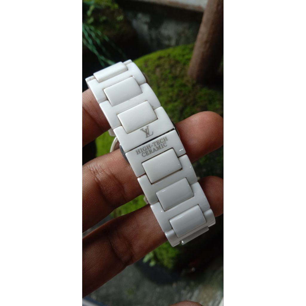 jam tangan Louis vuitton