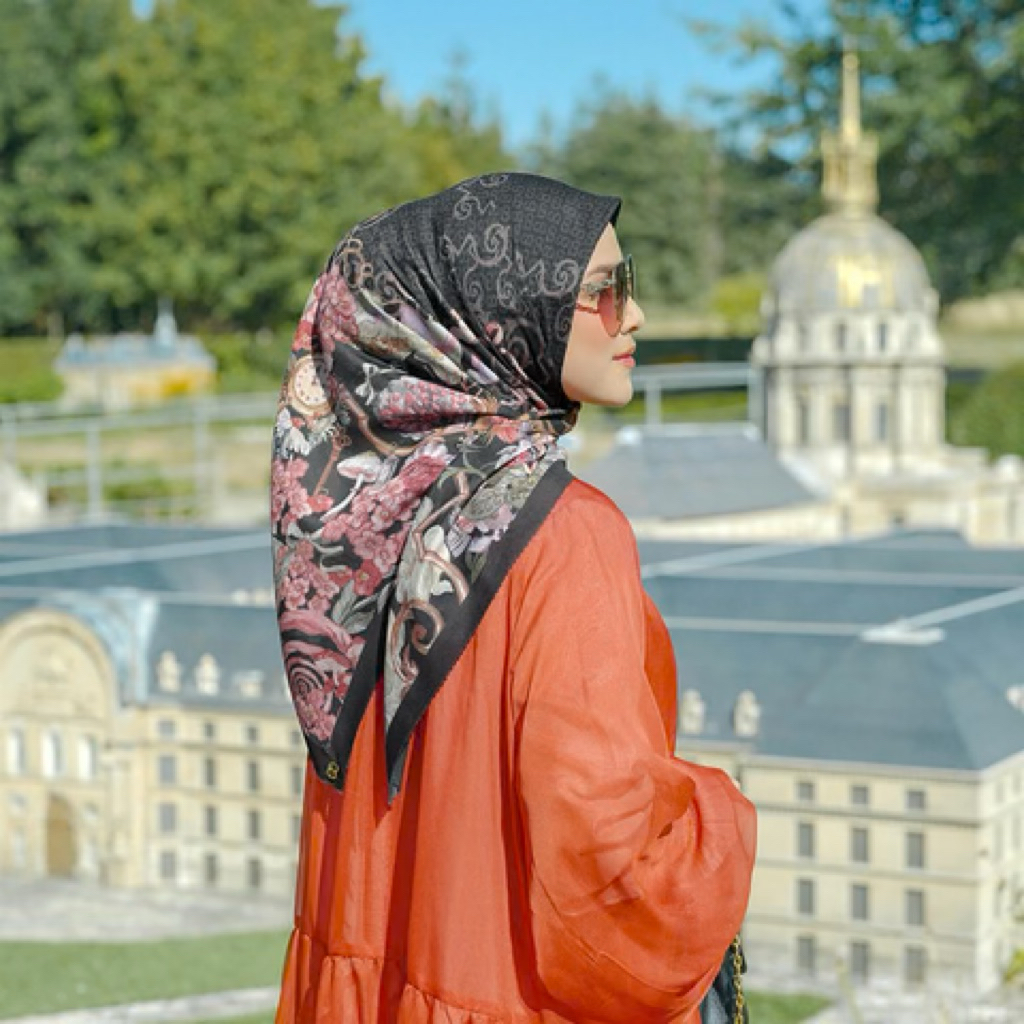 Buttonscarves The Wonderland Caviar