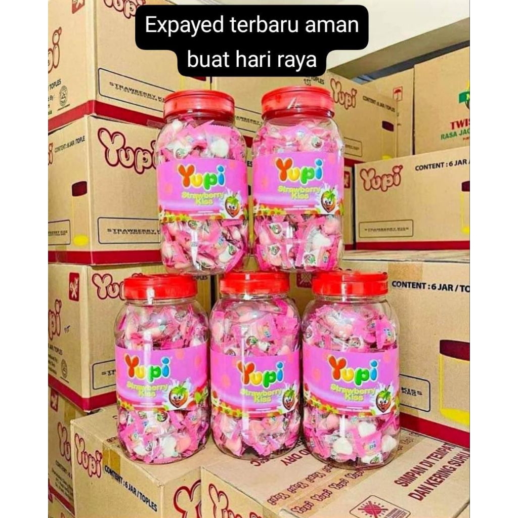 YUPI permen jelly gummy kemasan toples strawberry