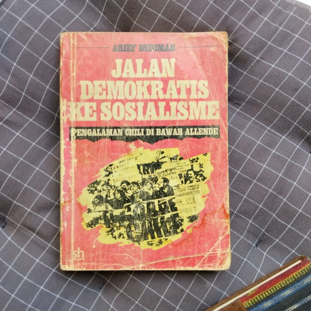Buku sosial politik Jalan Demokratis Ke Sosialisme - Arief Budiman seken original
