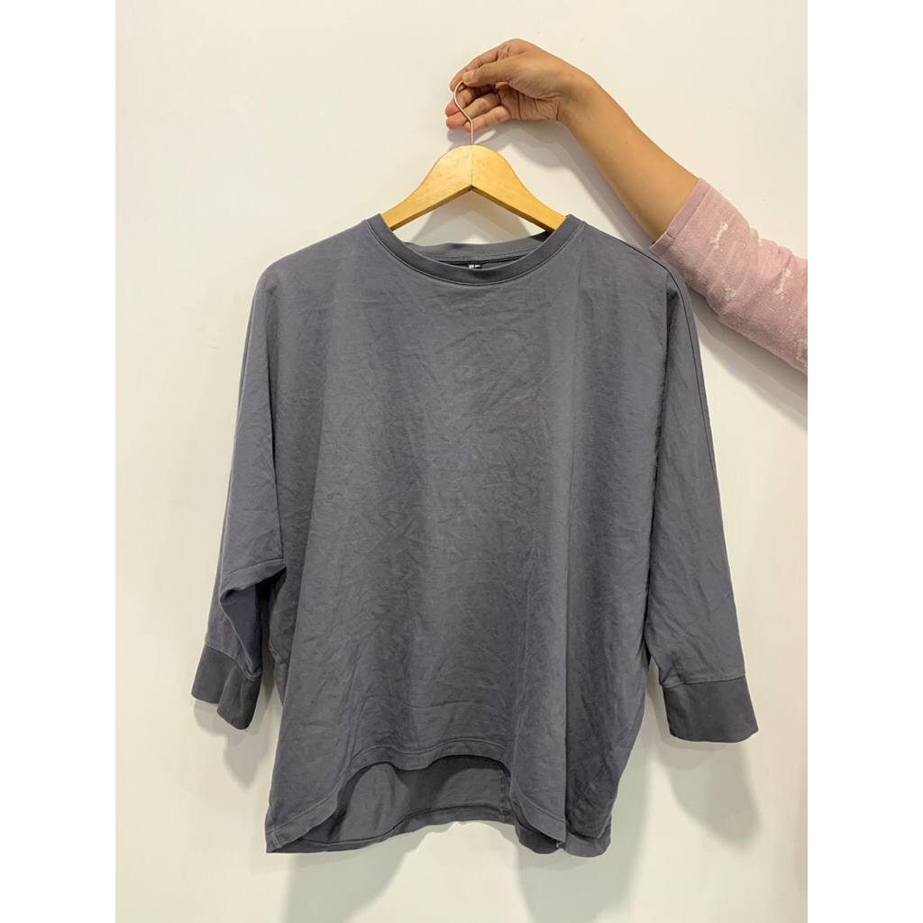 Kaos Batwing uniqlo
