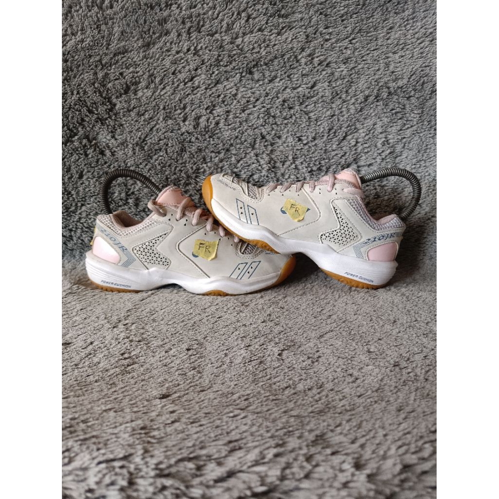 SEPATU BADMINTON Y0N3X SIZE 36 ORIGINAL