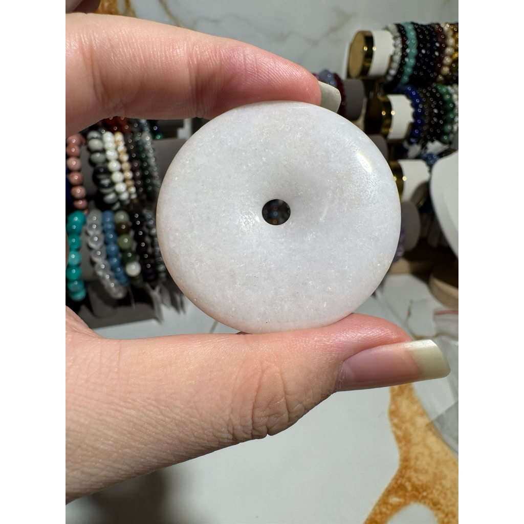 Liontin Giok Putih Donut