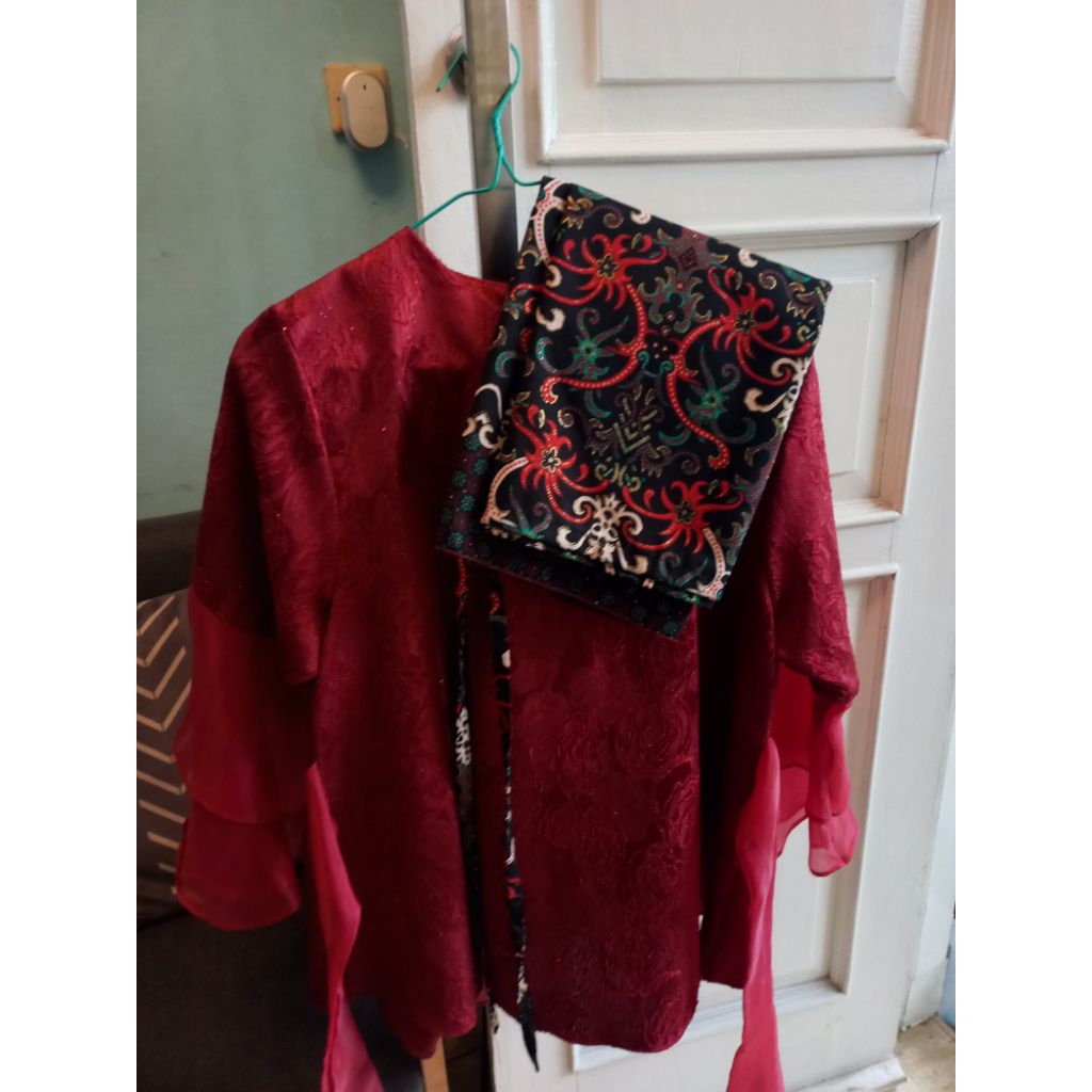 kebaya modern set maroon rok lilit organza
