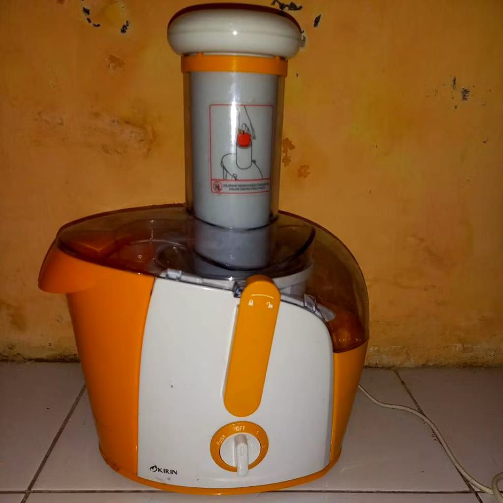 JUICER JUICE EXTRACTOR KIRIN KJE 398 KJE398 ALAT MESIN PEMBUAT JUS JUICE MAKER JUICER MACHINE GARANS