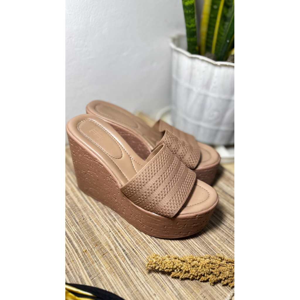 Sendal Wedges Ellora Size 36