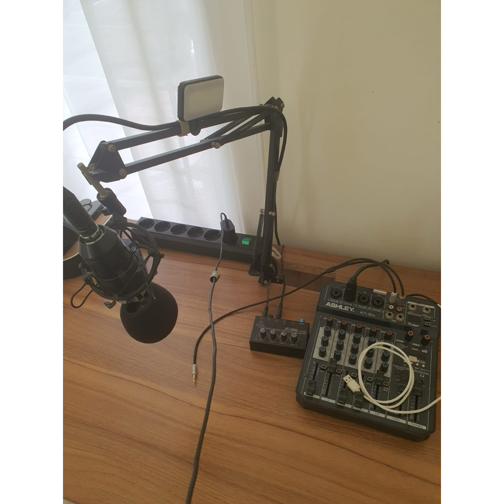 Paket Podcast Lengkap Ashley Behringer Audio Technica