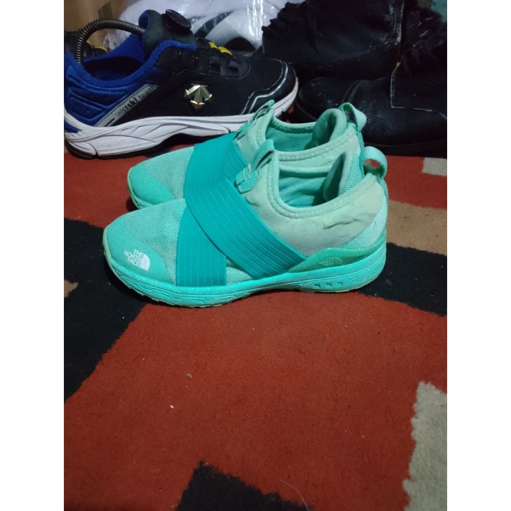 sepatu second anak TNF size 31 insole 18