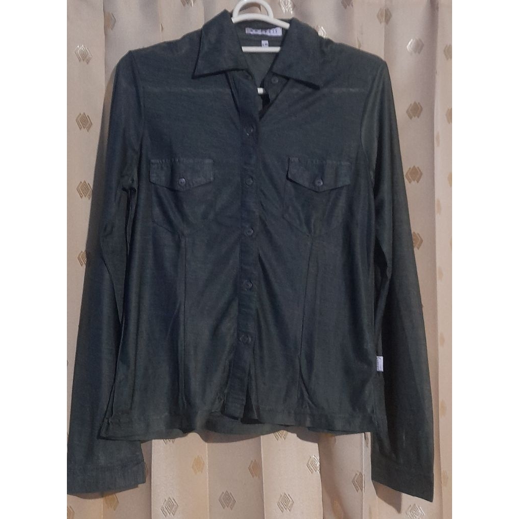 Preloved Kemeja Wanita Graphis