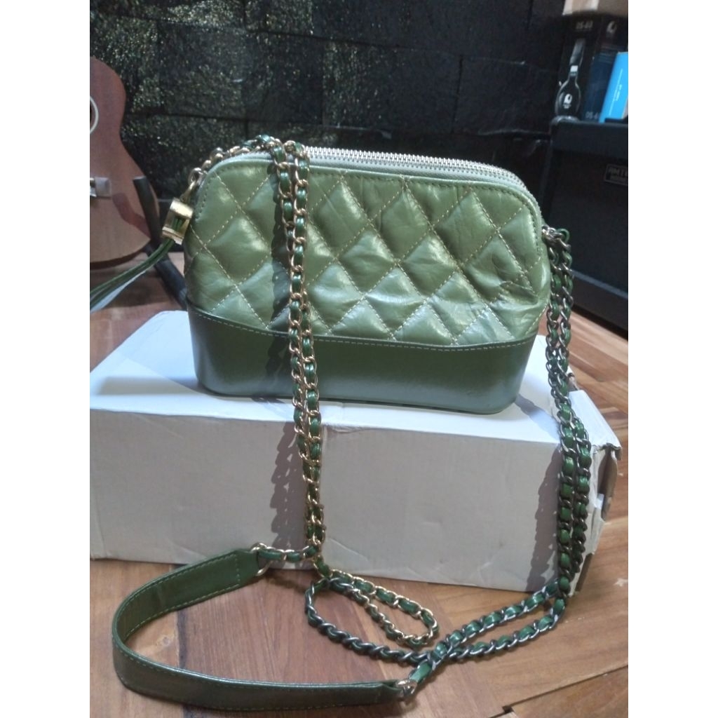 Preloved sling bag mini Channel