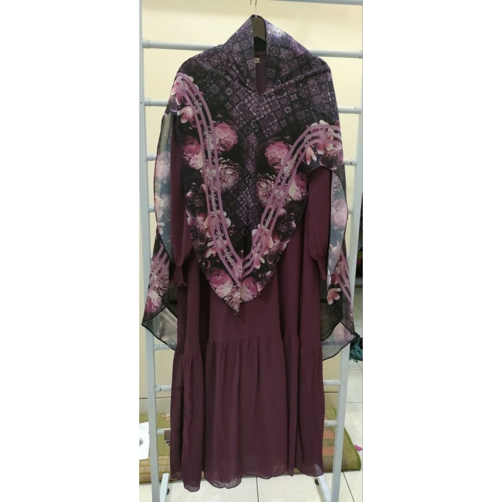 Gamis yodizein satu set khimar.