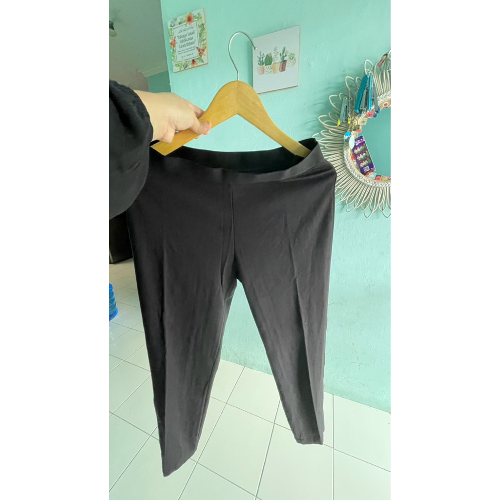 Preloved pants by uniqlo