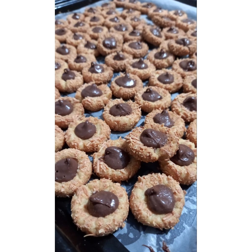 hayfa cake nd cookies thumbprint hazelnutt