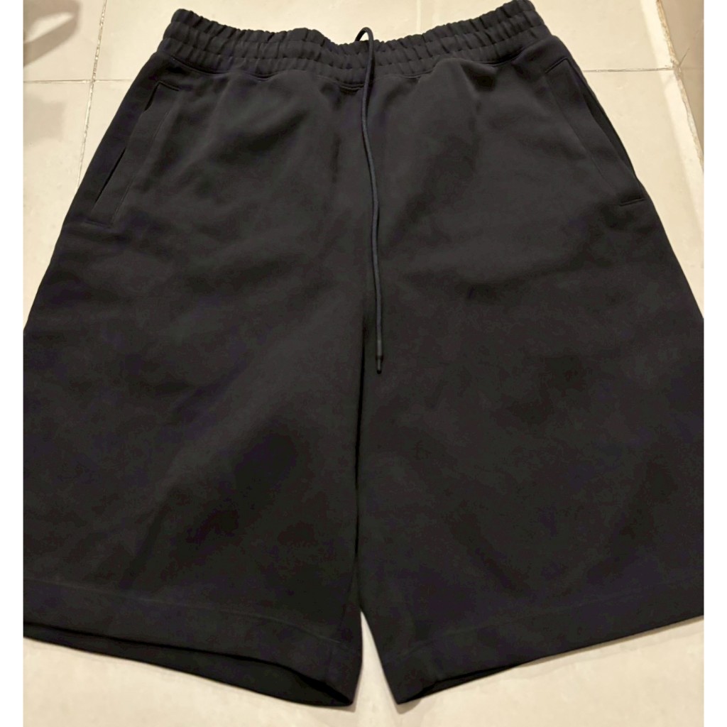 Unqilo celana karet selutut hitam/celana/bawahan