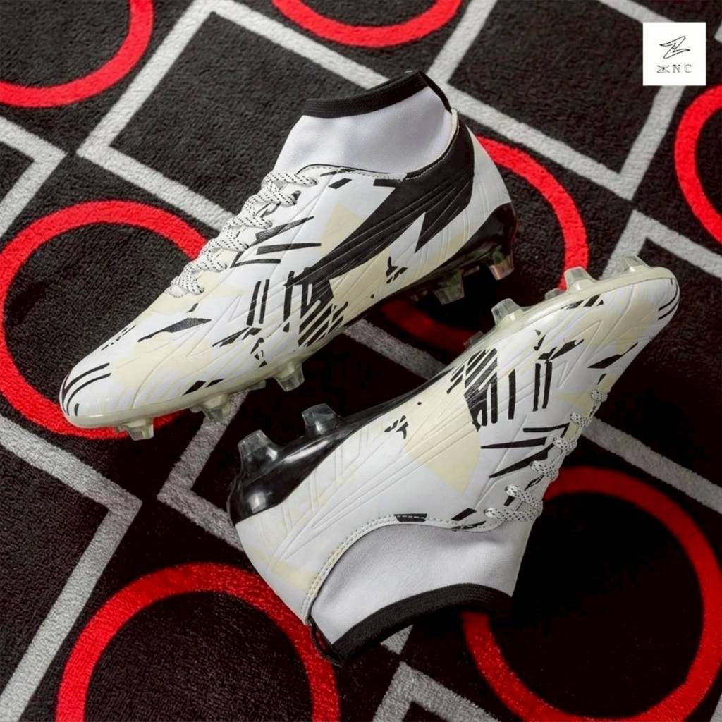 Sepatu Sepak Bola High Cut Motif Geometris Putih Hitam Transparan Dengan Tali Pencetak