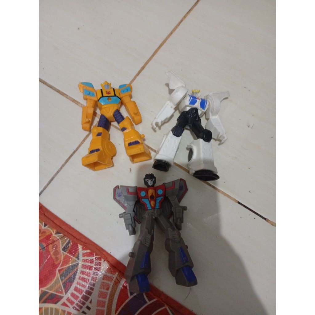 figure Transformers happy meal all