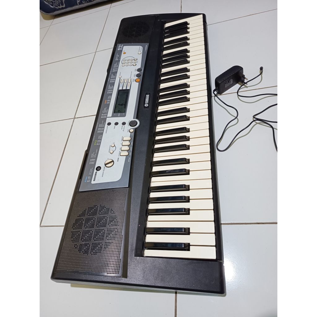 alat musik piano yamaha PSR E213 bekas normal sangat