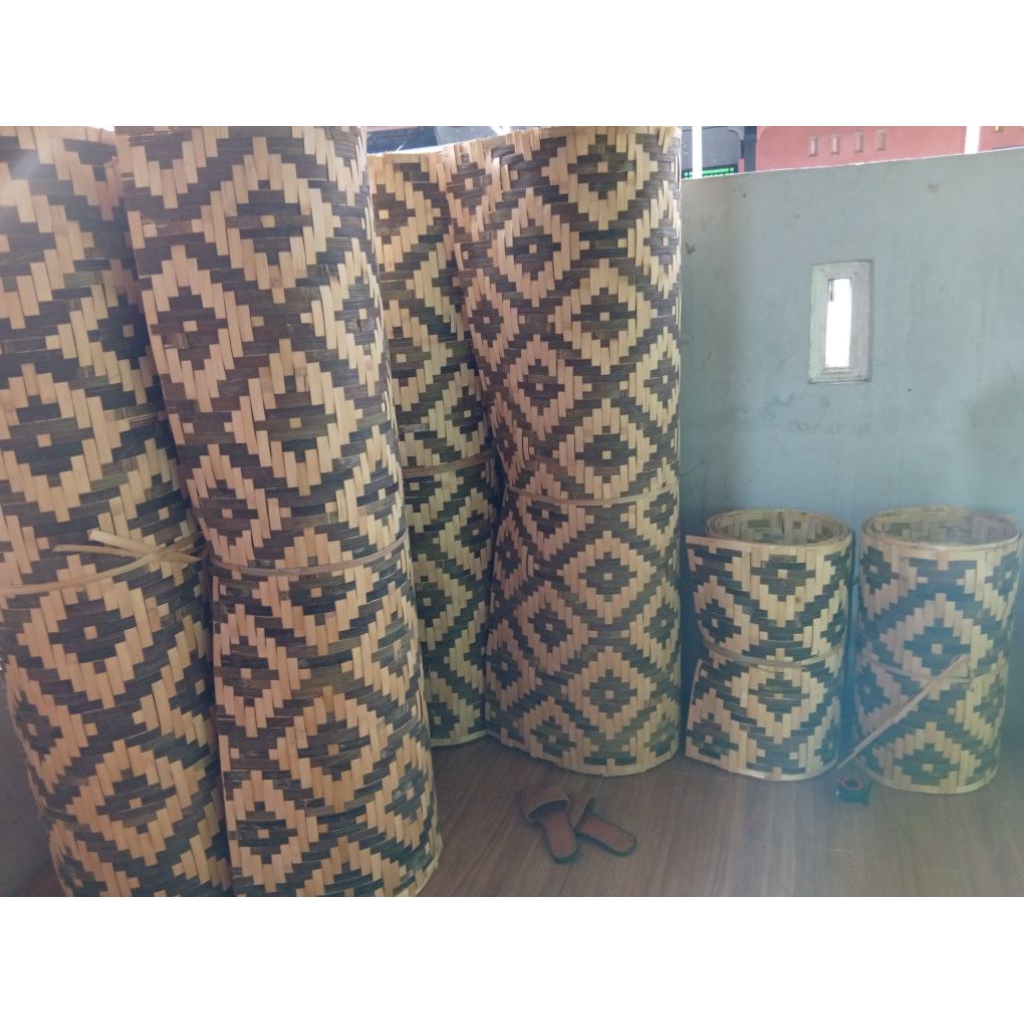 Anyaman bambu Gedeg motif