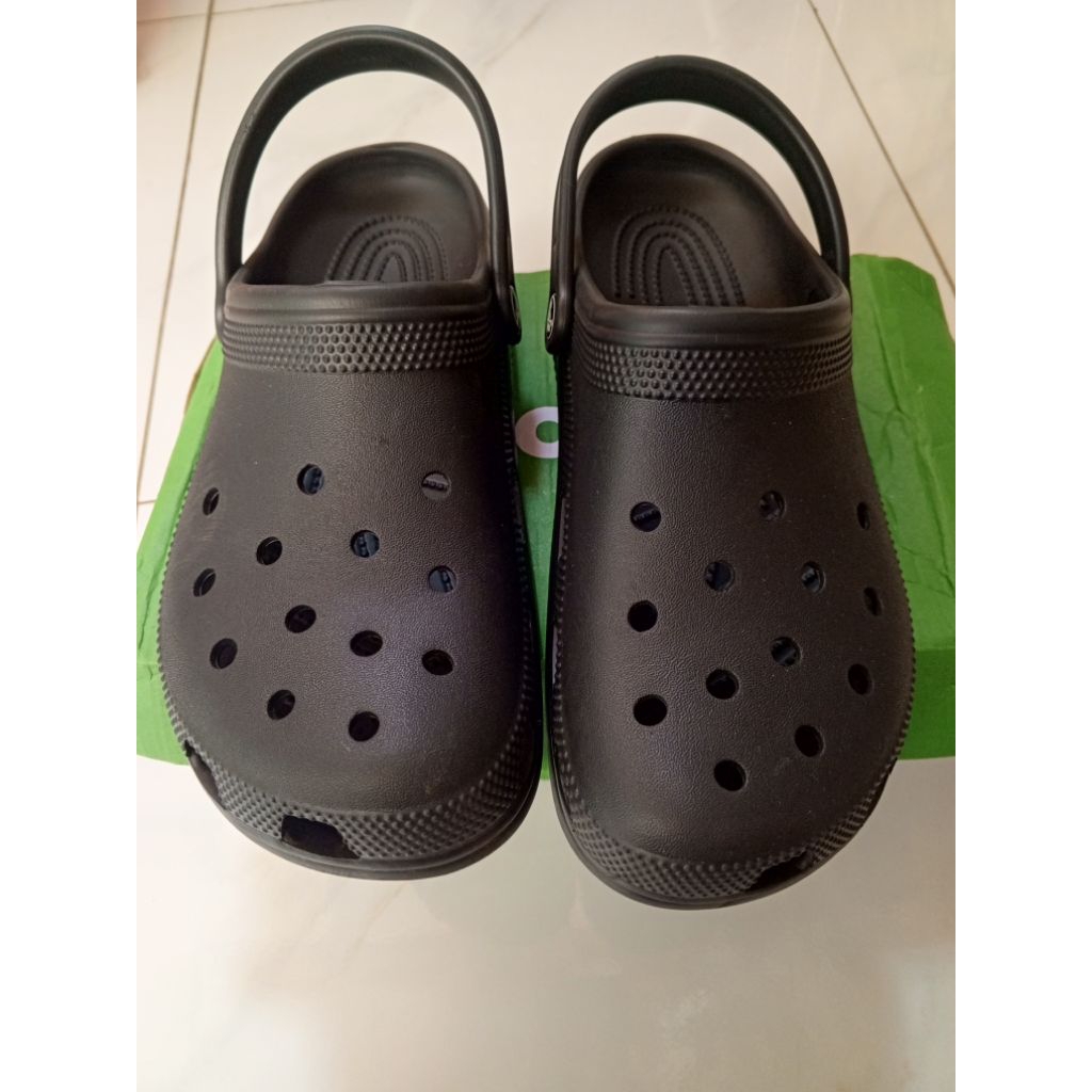 sendal slip on crocs classic size 43-44 second