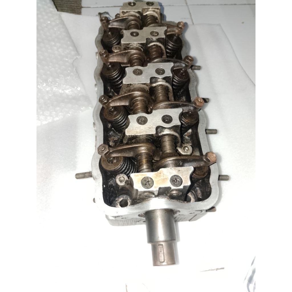 cylinder head Suzuki carry 1.0