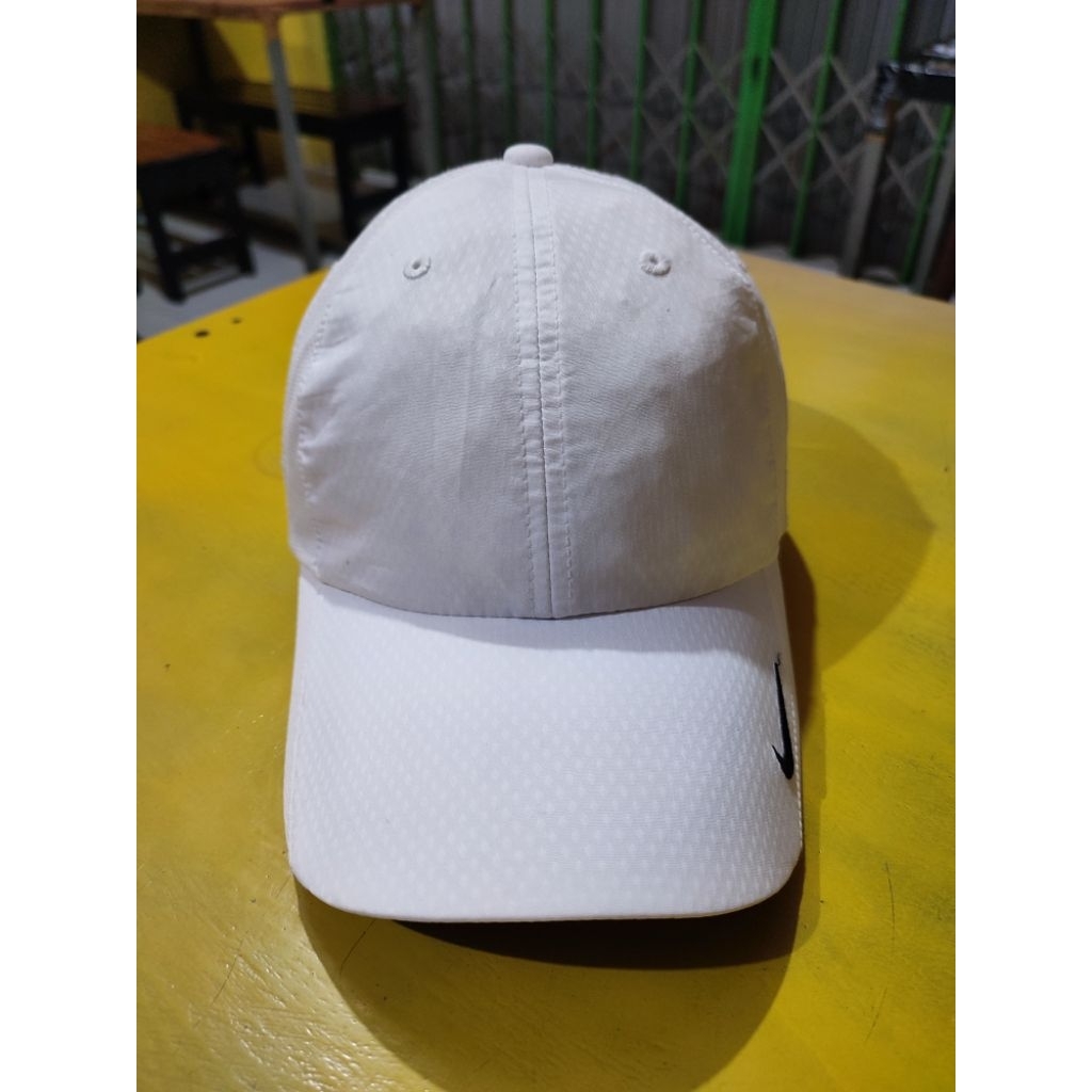 Topi Caps Nike Golf Dry-Fit Putih