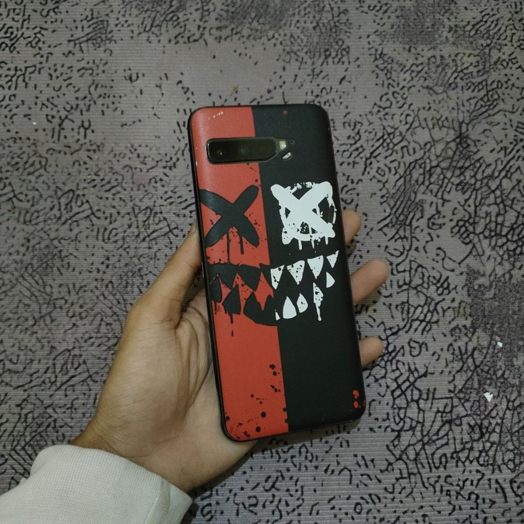 ASUS ROG 3 12/256 GB SECOND