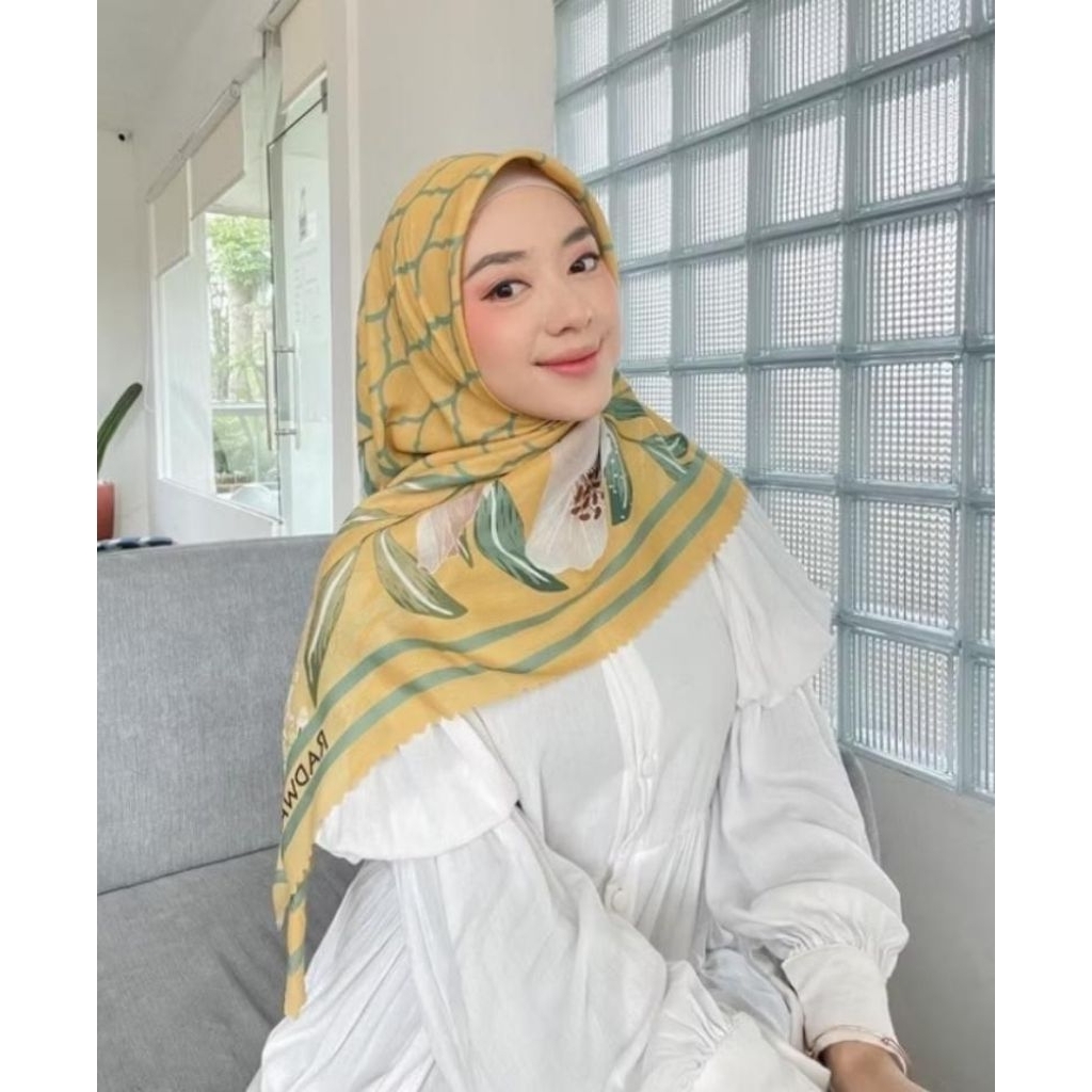 Radwah scarf