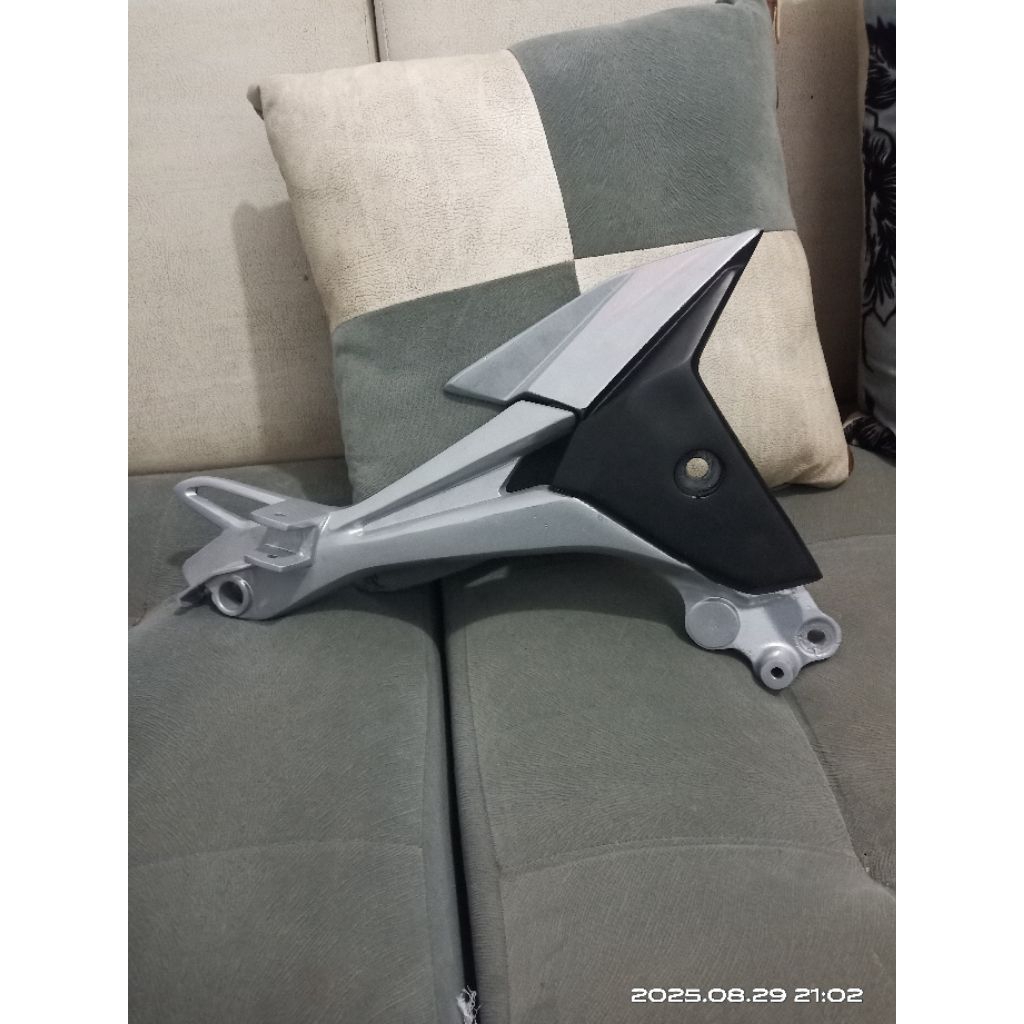 Dudukan footstep supra x 125fi kanan kw super tebal