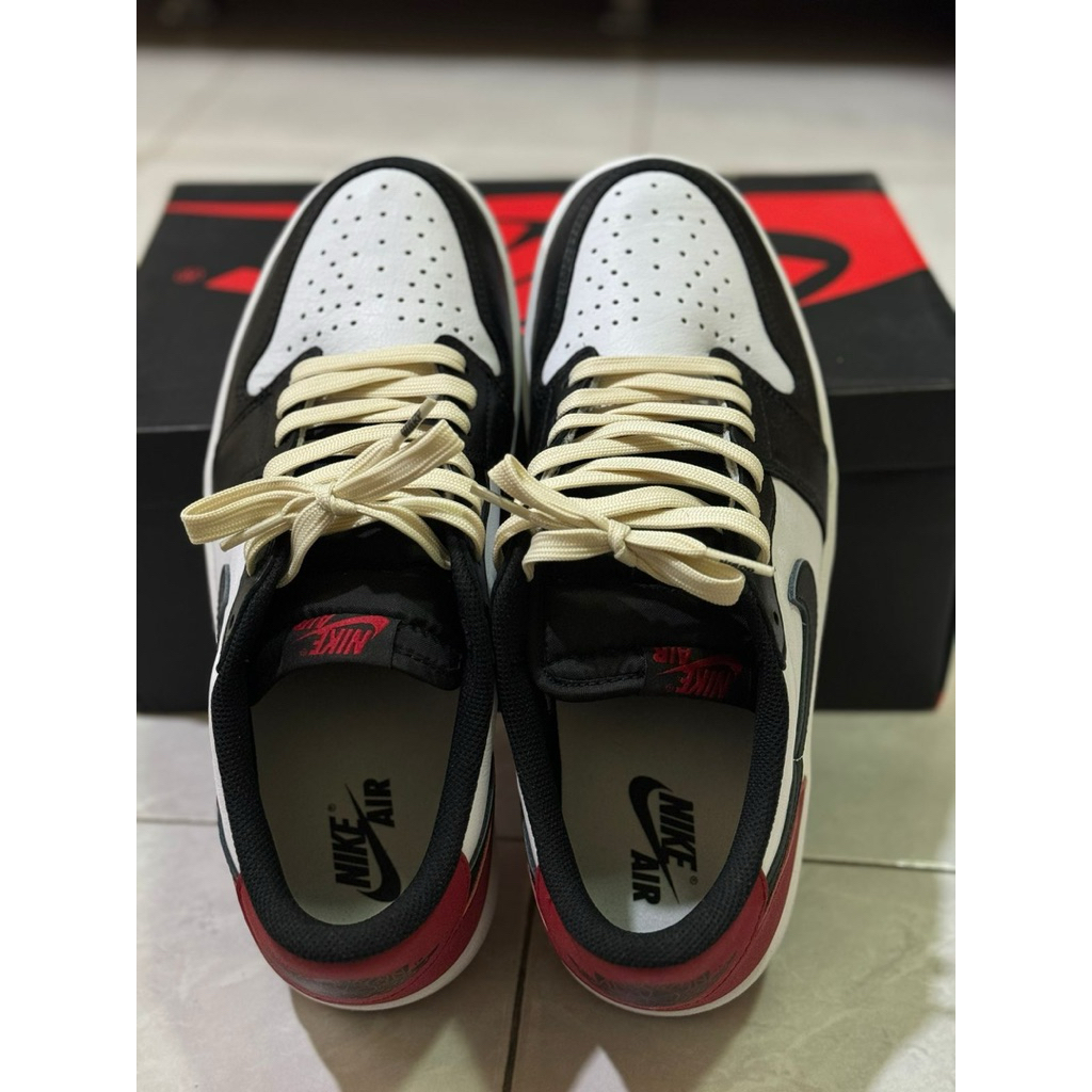 Air Jordan 1 Low Black Toe